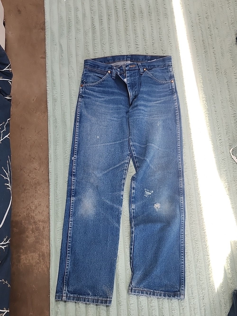 Wrangler Men's Relaxed Fit Distressed Blue Jeans